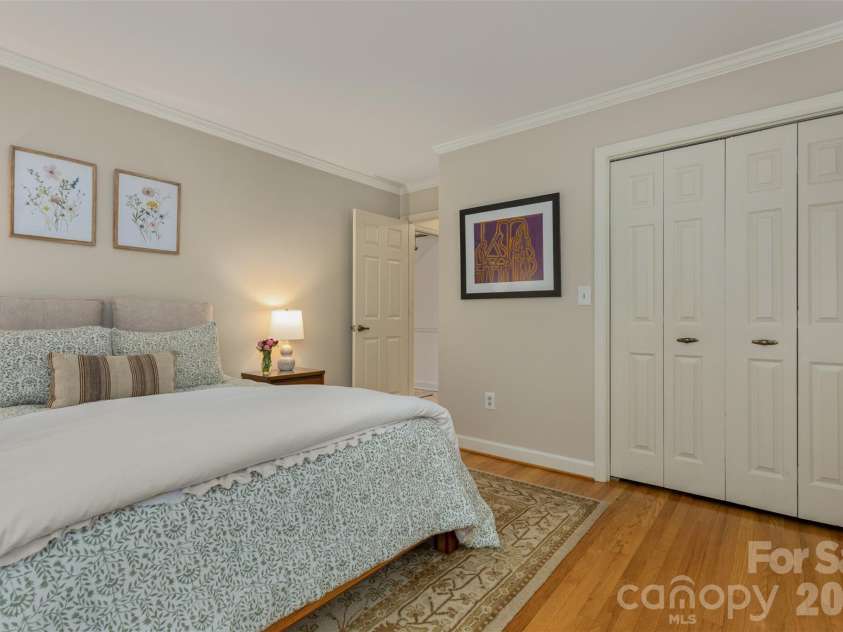 425 Sondley Woods Place, Asheville, NC 28805.  MLS# CAR4387900, YatesRealty ID 28454. 