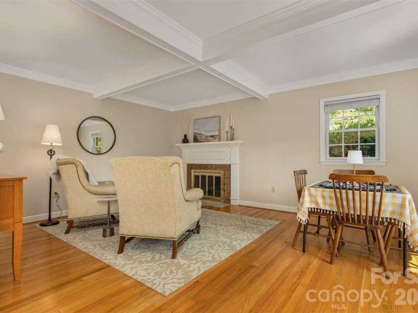 425 Sondley Woods Place, Asheville, NC 28805.  MLS# CAR4387900, YatesRealty ID 28454. 