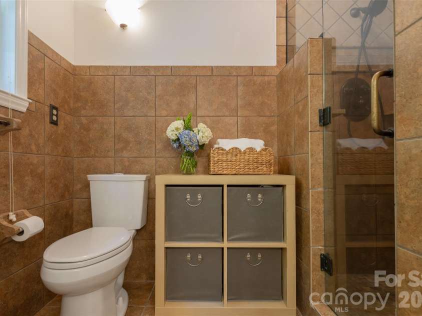 425 Sondley Woods Place, Asheville, NC 28805.  MLS# CAR4387900, YatesRealty ID 28454. 