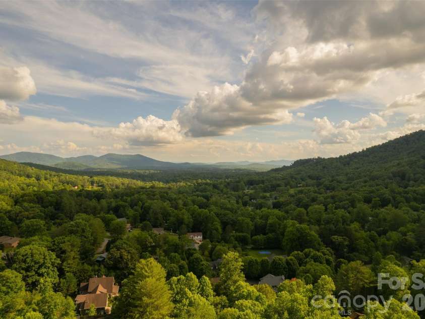 425 Sondley Woods Place, Asheville, NC 28805.  MLS# CAR4387900, YatesRealty ID 28454. 