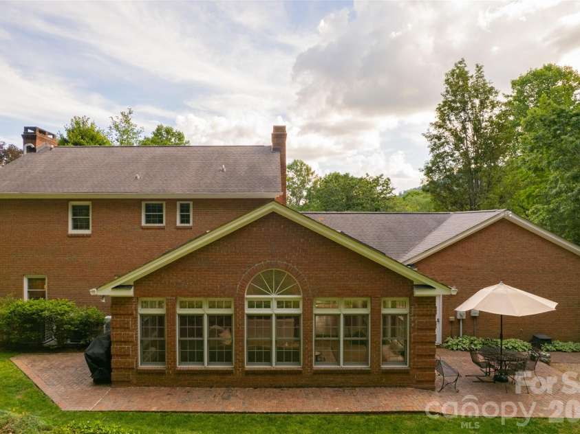 425 Sondley Woods Place, Asheville, NC 28805.  MLS# CAR4387900, YatesRealty ID 28454. 