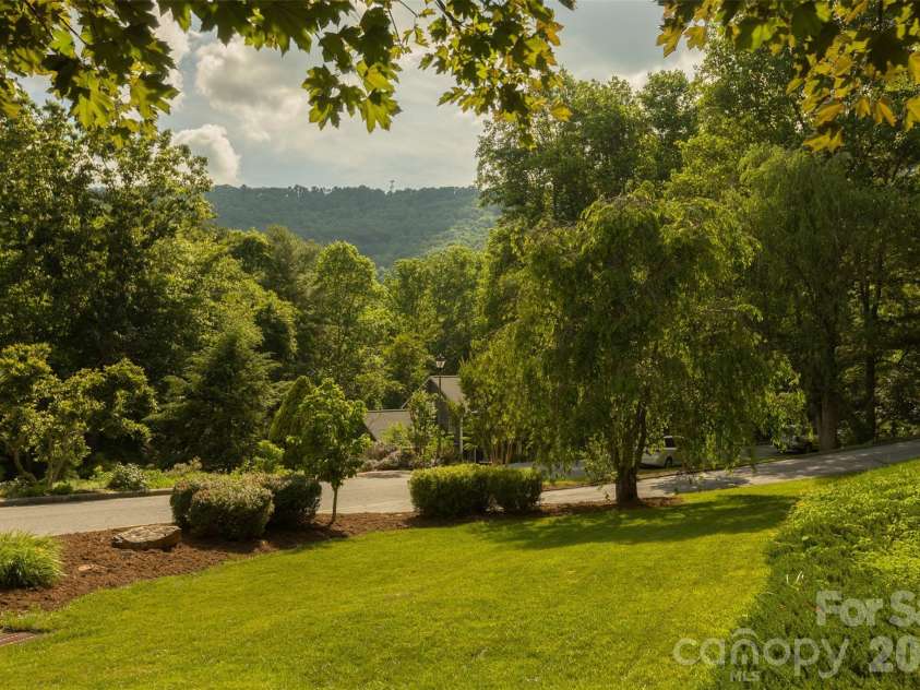 425 Sondley Woods Place, Asheville, NC 28805.  MLS# CAR4387900, YatesRealty ID 28454. 