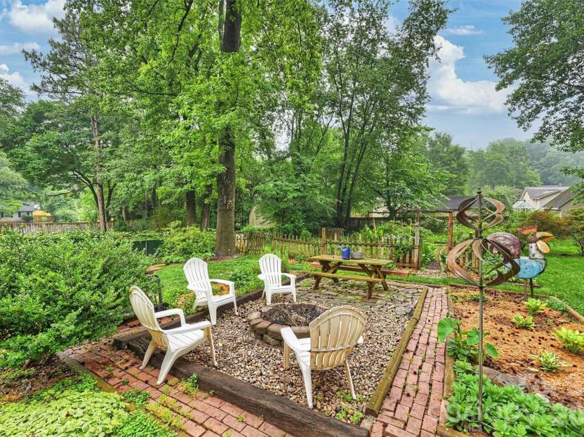 11321 Torino Road, Matthews, NC 28105.  MLS# CAR4335303, YatesRealty ID 28455. 