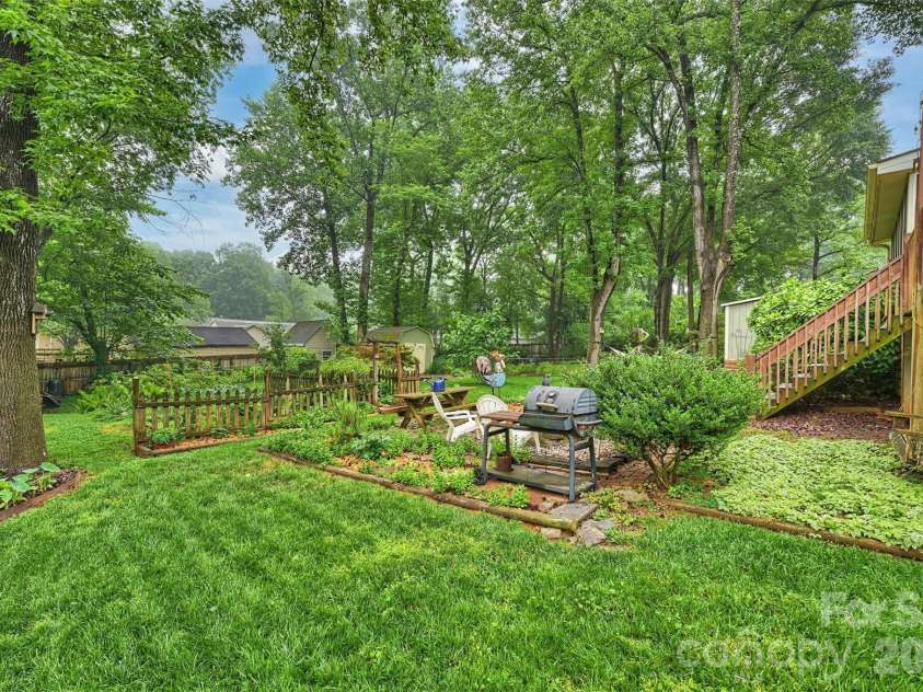 11321 Torino Road, Matthews, NC 28105.  MLS# CAR4335303, YatesRealty ID 28455. 
