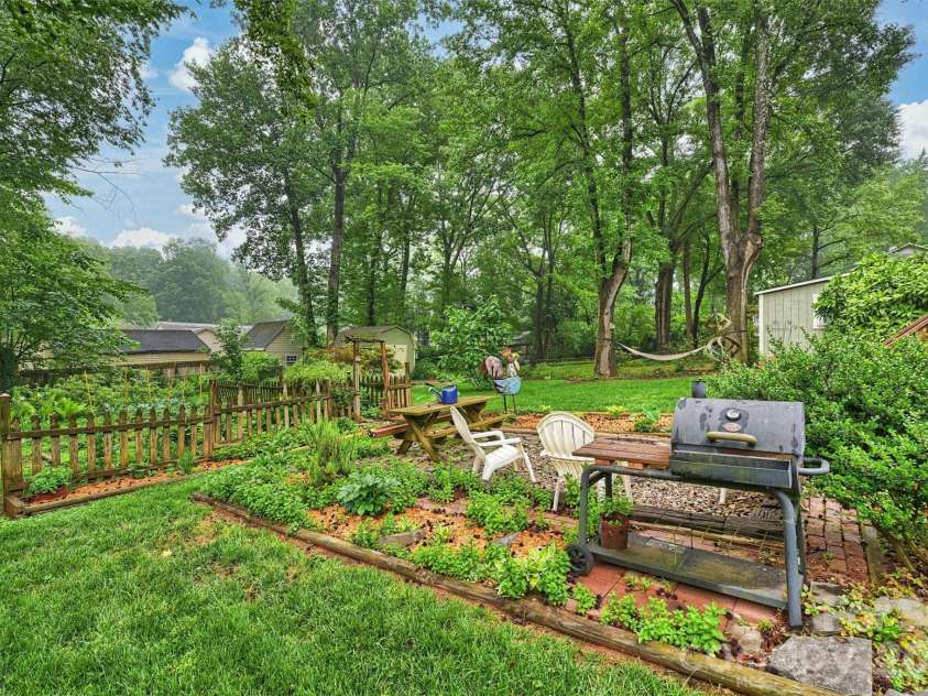 11321 Torino Road, Matthews, NC 28105.  MLS# CAR4335303, YatesRealty ID 28455. 