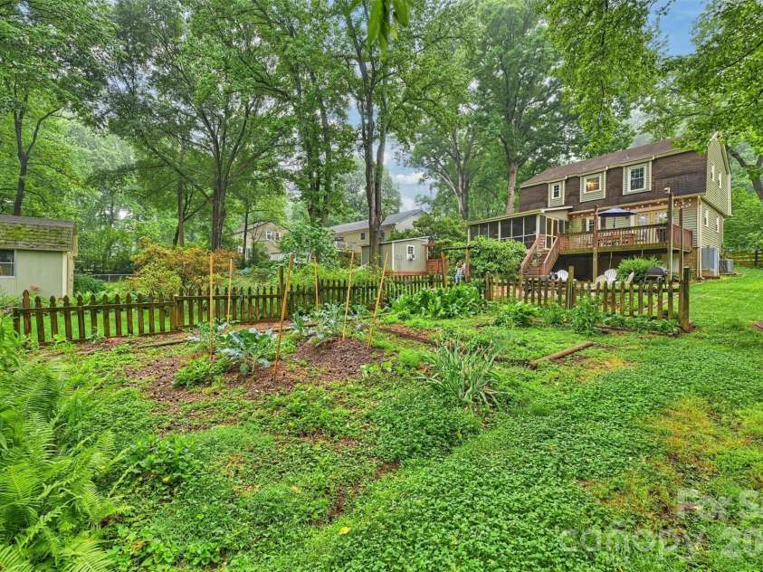 11321 Torino Road, Matthews, NC 28105.  MLS# CAR4335303, YatesRealty ID 28455. 