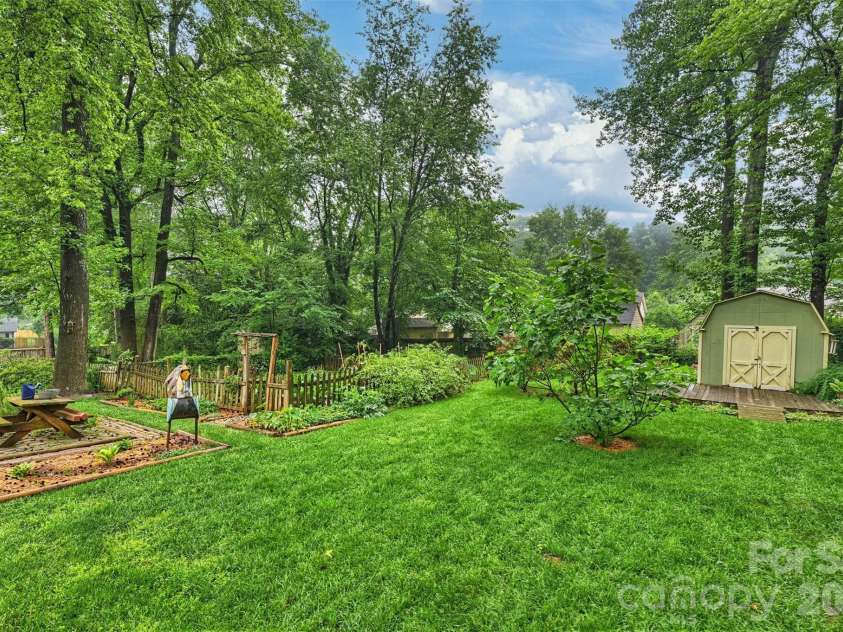 11321 Torino Road, Matthews, NC 28105.  MLS# CAR4335303, YatesRealty ID 28455. 