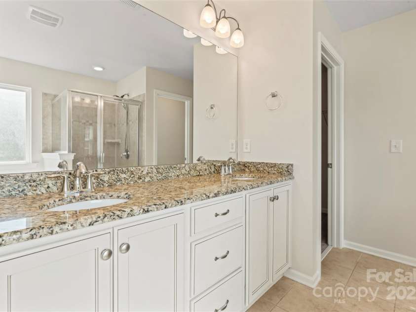 133 Yellowbell Road, Mooresville, NC 28117.  MLS# CAR4267306, YatesRealty ID 28455. Primary Suite Full Bathroom