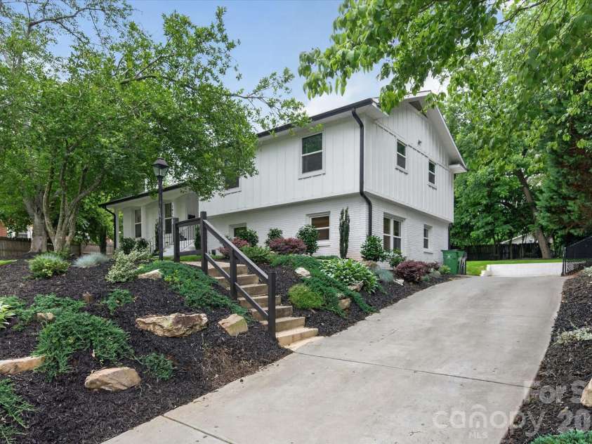 1910 Wensley Drive, Charlotte, NC 28210.  MLS# CAR4388306, YatesRealty ID 28456. 