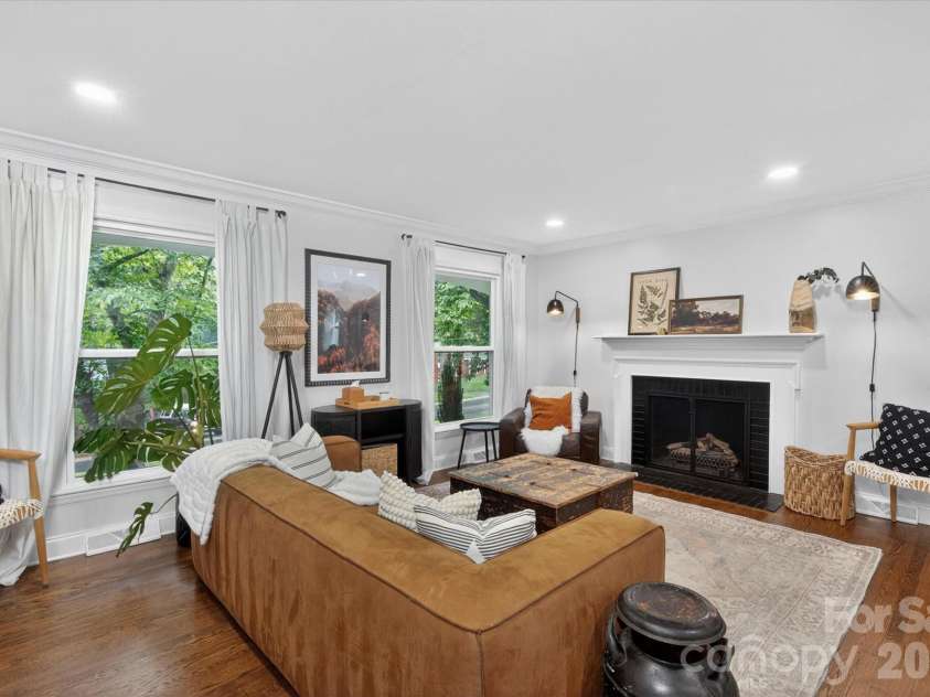 1910 Wensley Drive, Charlotte, NC 28210.  MLS# CAR4388306, YatesRealty ID 28456. 