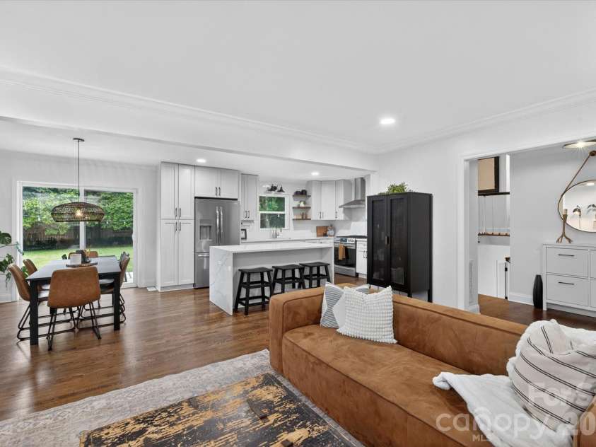 1910 Wensley Drive, Charlotte, NC 28210.  MLS# CAR4388306, YatesRealty ID 28456. 