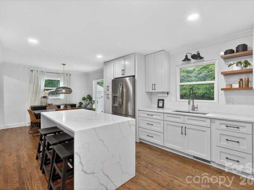 1910 Wensley Drive, Charlotte, NC 28210.  MLS# CAR4388306, YatesRealty ID 28456. 