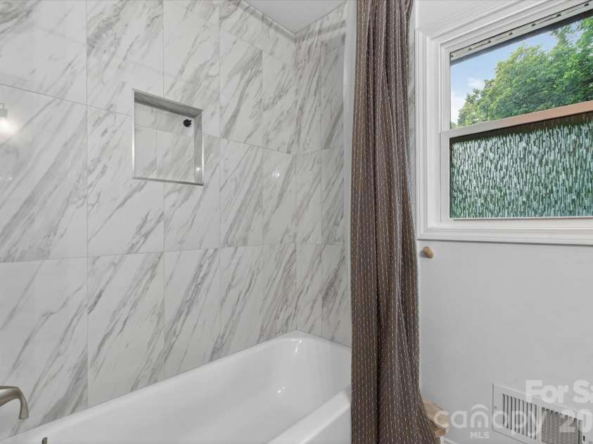 1910 Wensley Drive, Charlotte, NC 28210.  MLS# CAR4388306, YatesRealty ID 28456. 