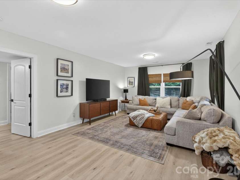 1910 Wensley Drive, Charlotte, NC 28210.  MLS# CAR4388306, YatesRealty ID 28456. 