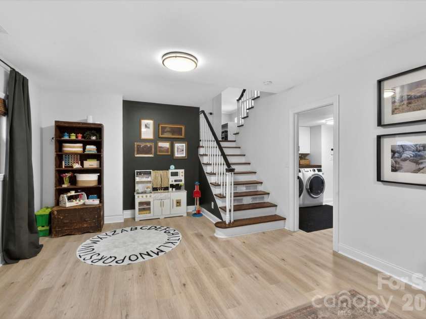1910 Wensley Drive, Charlotte, NC 28210.  MLS# CAR4388306, YatesRealty ID 28456. 