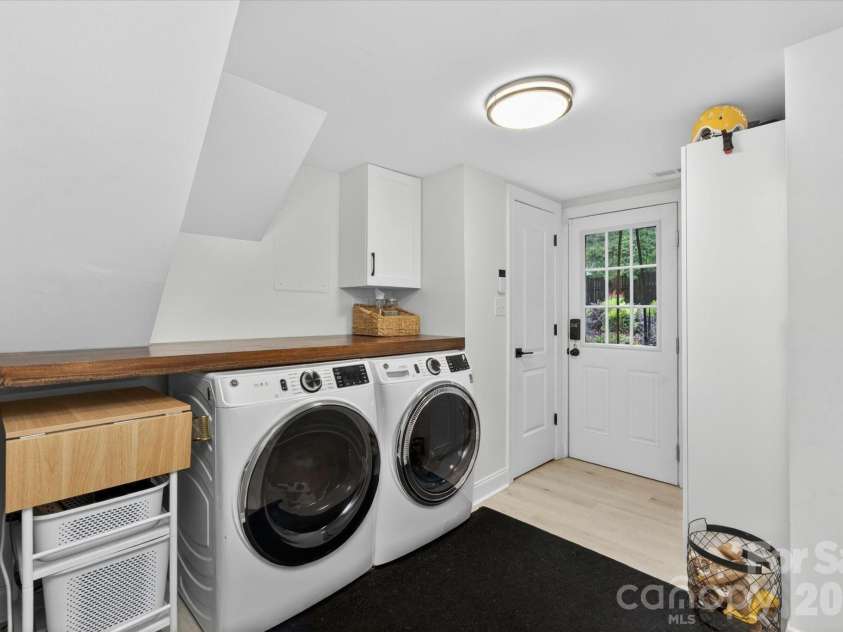 1910 Wensley Drive, Charlotte, NC 28210.  MLS# CAR4388306, YatesRealty ID 28456. 