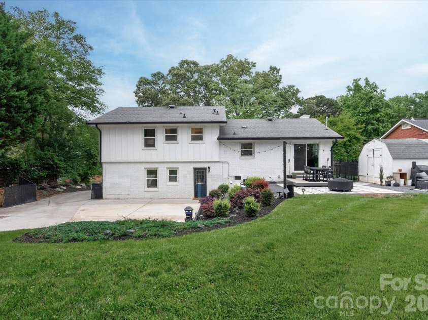 1910 Wensley Drive, Charlotte, NC 28210.  MLS# CAR4388306, YatesRealty ID 28456. 