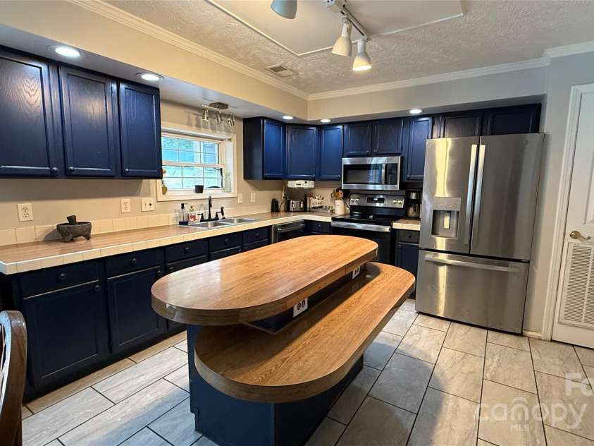 805 Edgewater Drive, Belmont, NC 28012.  MLS# CAR4280667, YatesRealty ID 28456. Kitchen with two tiered island