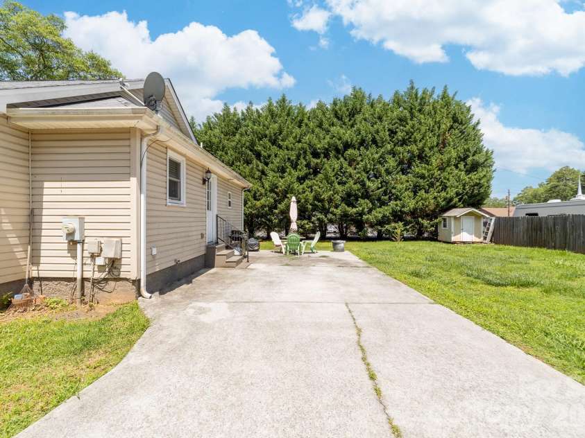 206 Eagle Road, Belmont, NC 28012.  MLS# CAR4388879, YatesRealty ID 28457. 