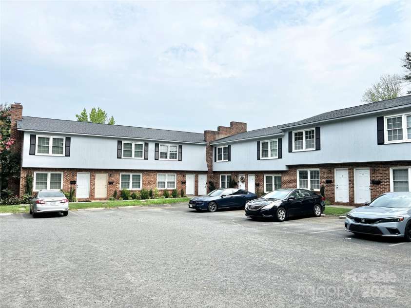 1422 Delane Avenue, Charlotte, NC 28211.  MLS# CAR4282002, YatesRealty ID 28458. 