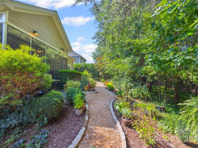 16833 Rudence Court, Charlotte, NC 28278.  MLS# CAR4277040, YatesRealty ID 28459. 