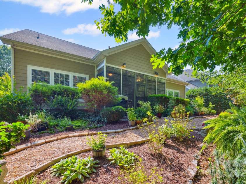 16833 Rudence Court, Charlotte, NC 28278.  MLS# CAR4277040, YatesRealty ID 28459. 