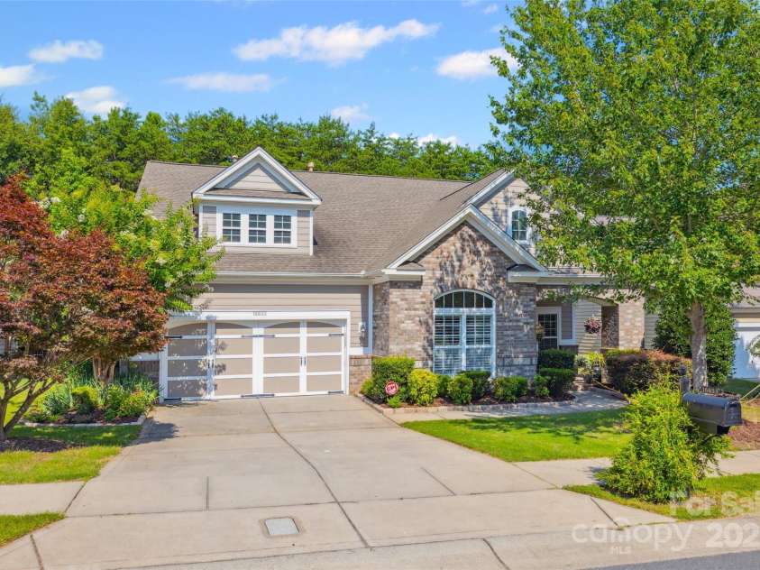 16833 Rudence Court, Charlotte, NC 28278.  MLS# CAR4277040, YatesRealty ID 28459. 
