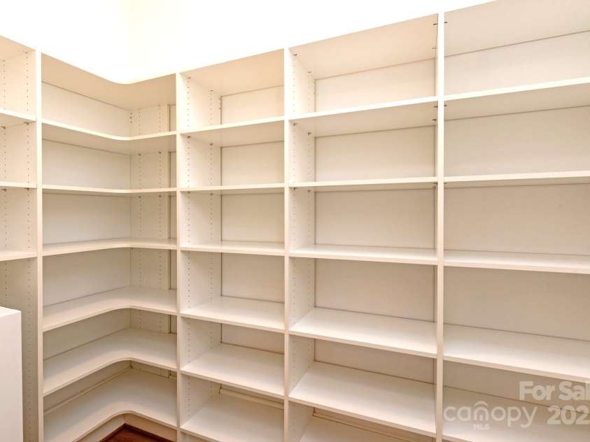 1119 Myers Street, Charlotte, NC 28206.  MLS# CAR4281419, YatesRealty ID 2846. Walk-in pantry