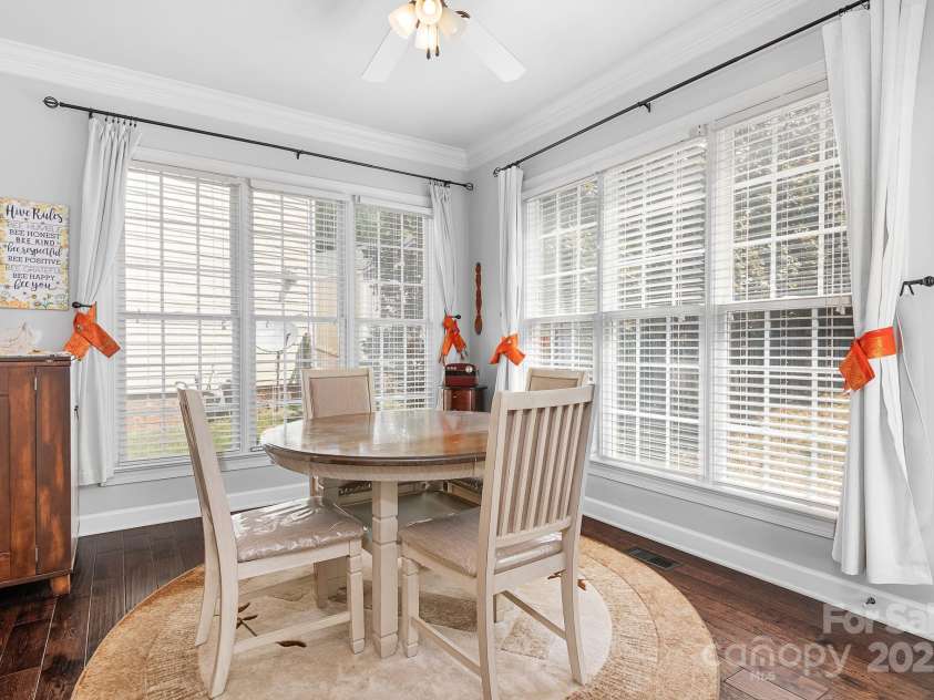 16028 Hallaton Drive, Huntersville, NC 28078.  MLS# CAR4254854, YatesRealty ID 28460. Dining space