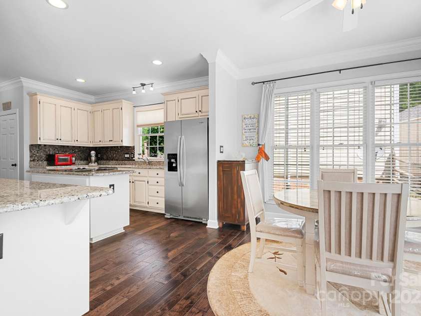16028 Hallaton Drive, Huntersville, NC 28078.  MLS# CAR4254854, YatesRealty ID 28460. Kitchen-dining area