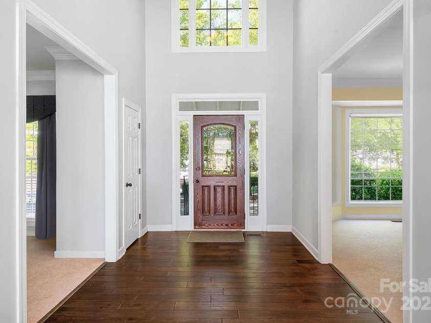 16028 Hallaton Drive, Huntersville, NC 28078.  MLS# CAR4254854, YatesRealty ID 28460. Open 2-story foyer