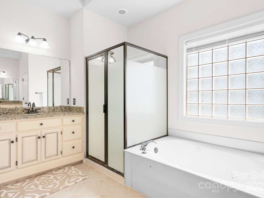 16028 Hallaton Drive, Huntersville, NC 28078.  MLS# CAR4254854, YatesRealty ID 28460. Primary bathroom