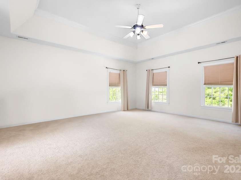 16028 Hallaton Drive, Huntersville, NC 28078.  MLS# CAR4254854, YatesRealty ID 28460. Spacious primary bedroom with trey ceiling