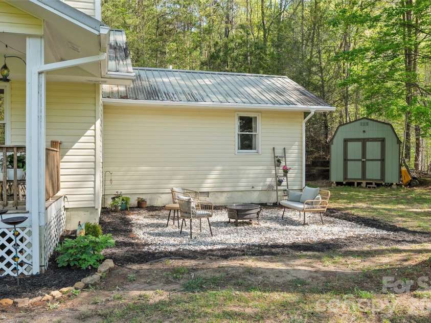 144 Bent Pine Drive, Waynesville, NC 28785.  MLS# CAR4402307, YatesRealty ID 28461. 