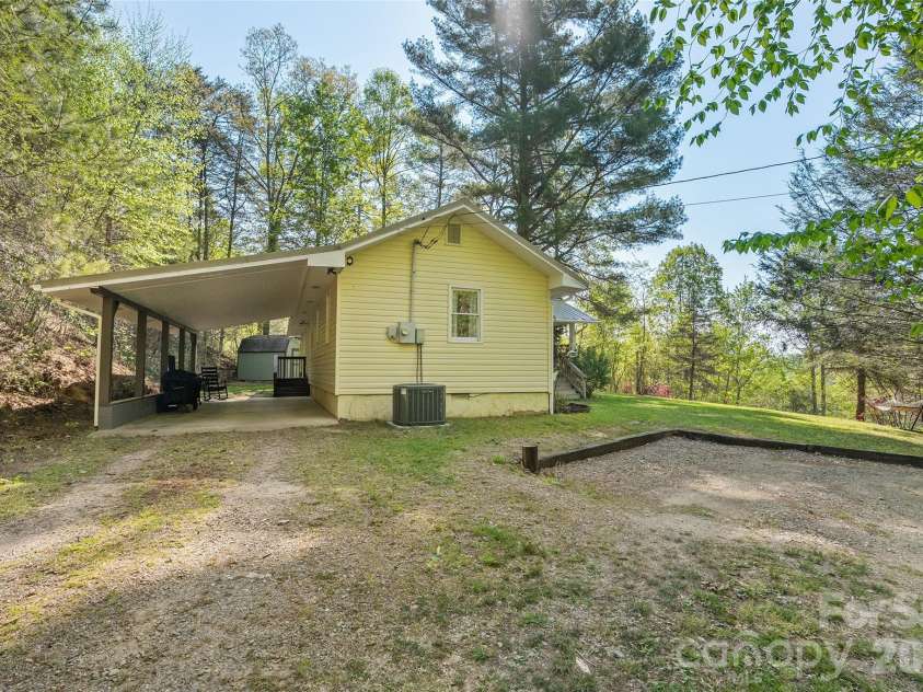 144 Bent Pine Drive, Waynesville, NC 28785.  MLS# CAR4402307, YatesRealty ID 28461. 