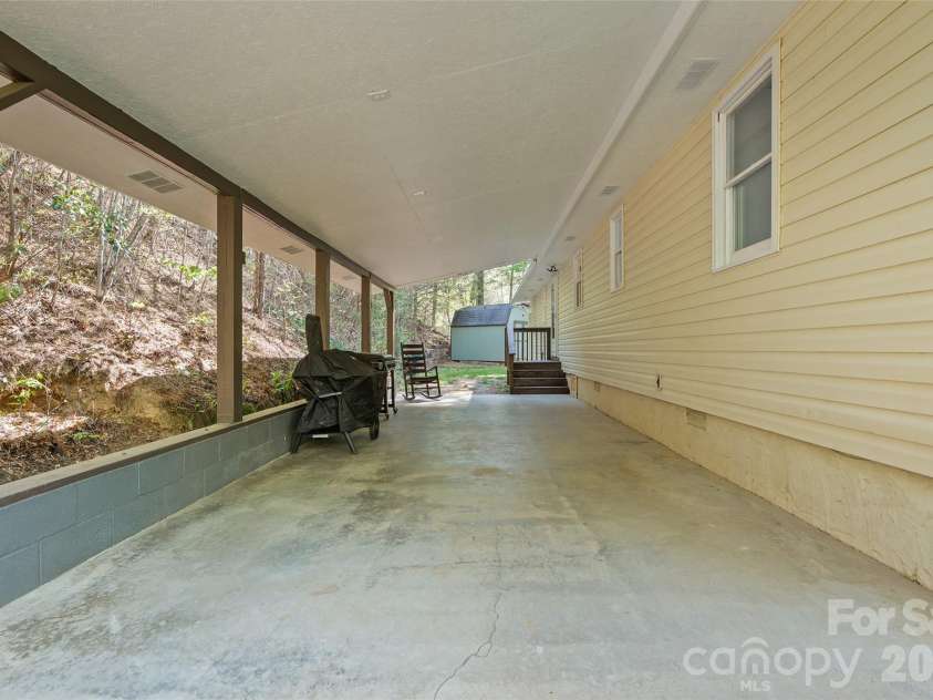 144 Bent Pine Drive, Waynesville, NC 28785.  MLS# CAR4402307, YatesRealty ID 28461. 