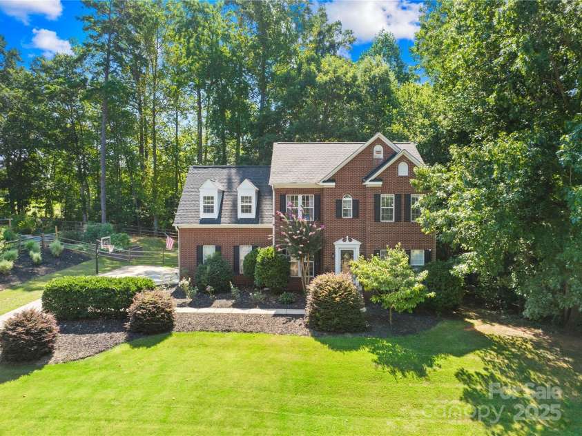 1013 Muirfield Drive, Mooresville, NC 28115.  MLS# CAR4284481, YatesRealty ID 28462. 