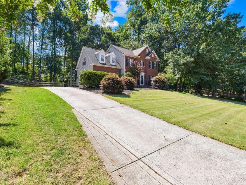 1013 Muirfield Drive, Mooresville, NC 28115.  MLS# CAR4284481, YatesRealty ID 28462. 