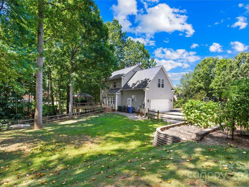 1013 Muirfield Drive, Mooresville, NC 28115.  MLS# CAR4284481, YatesRealty ID 28462. 