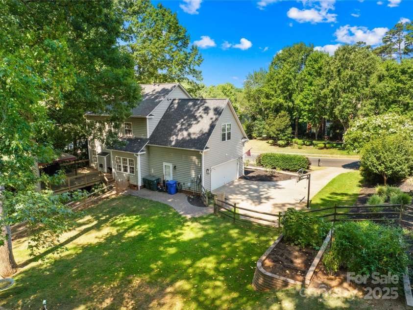 1013 Muirfield Drive, Mooresville, NC 28115.  MLS# CAR4284481, YatesRealty ID 28462. 