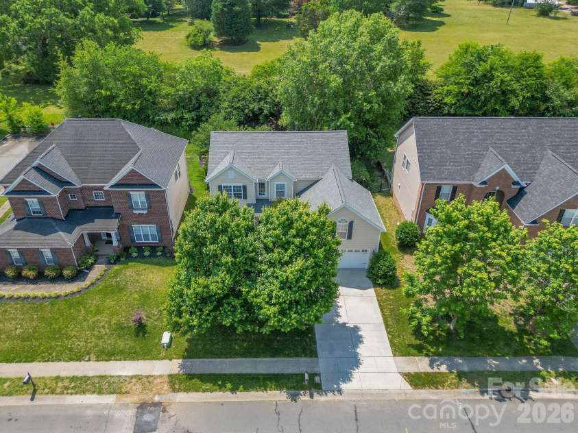 10507 Bere Island Drive, Charlotte, NC 28278.  MLS# CAR4385284, YatesRealty ID 28462. 