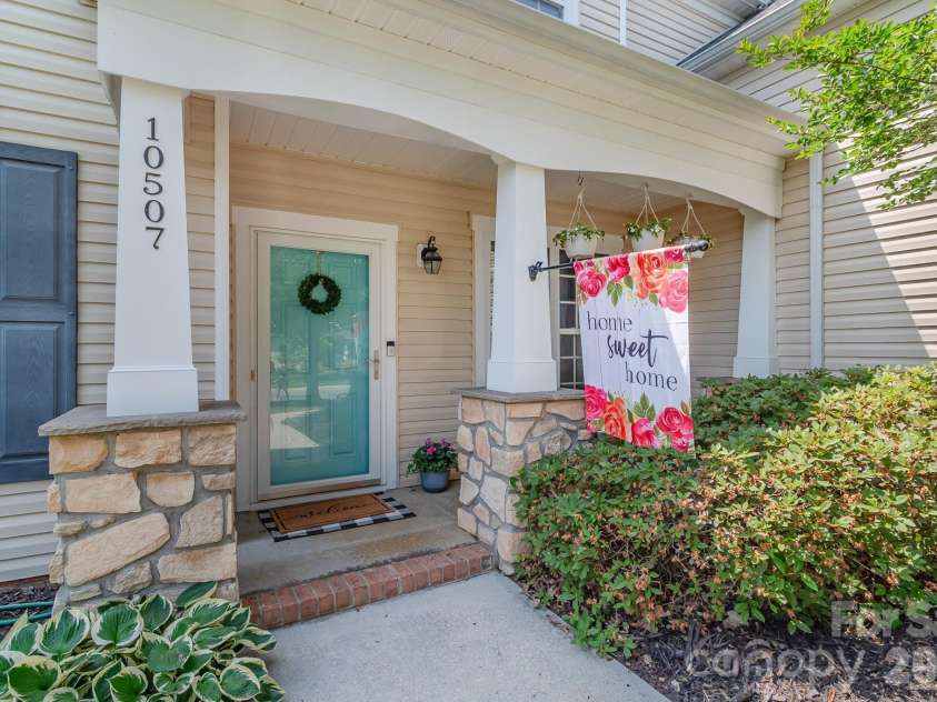 10507 Bere Island Drive, Charlotte, NC 28278.  MLS# CAR4385284, YatesRealty ID 28462. 