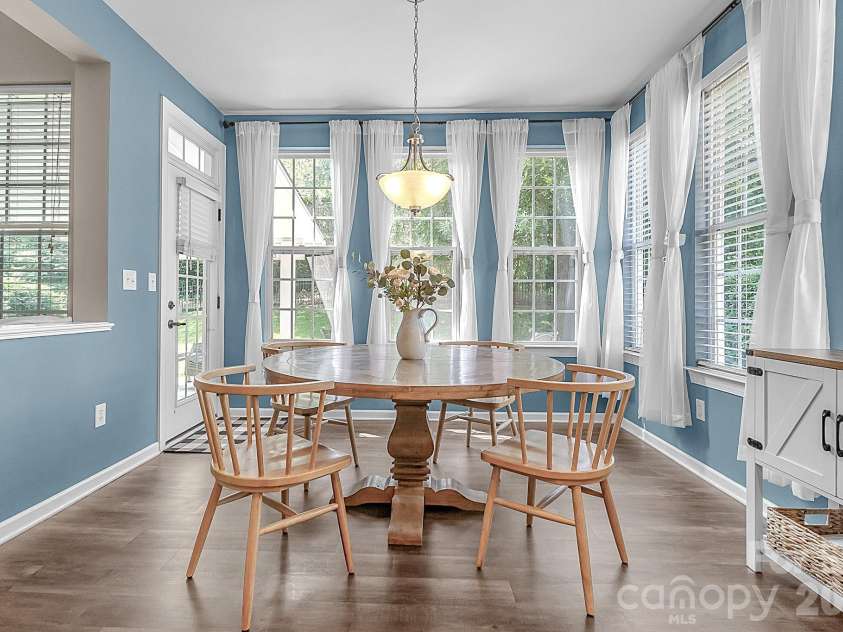 10507 Bere Island Drive, Charlotte, NC 28278.  MLS# CAR4385284, YatesRealty ID 28462. Breakfast Nook