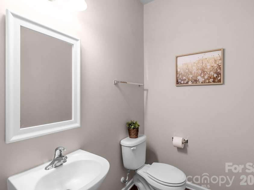 10507 Bere Island Drive, Charlotte, NC 28278.  MLS# CAR4385284, YatesRealty ID 28462. First Floor Bathroom