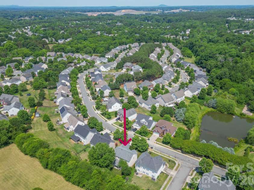 10507 Bere Island Drive, Charlotte, NC 28278.  MLS# CAR4385284, YatesRealty ID 28462. Great Location within Berewick