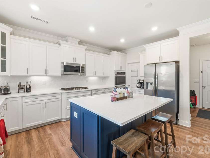 282 Bouchard Drive, Waxhaw, NC 28173.  MLS# CAR4387883, YatesRealty ID 28465. Kitchen with Stainless Steel Appliances