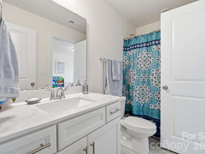 282 Bouchard Drive, Waxhaw, NC 28173.  MLS# CAR4387883, YatesRealty ID 28465. Secondary Bathroom