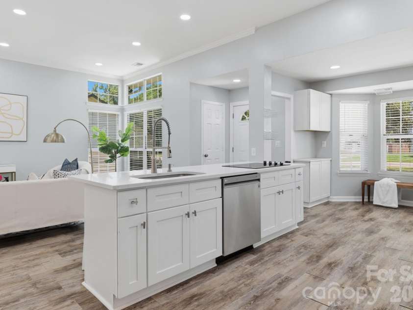 13501 Krislyn Woods Place, Charlotte, NC 28278.  MLS# CAR4388045, YatesRealty ID 28467. 