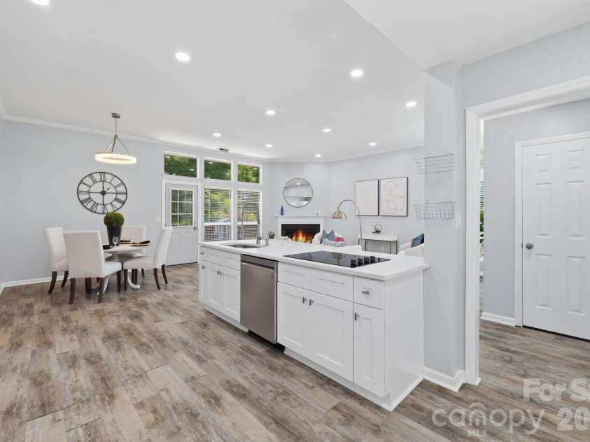 13501 Krislyn Woods Place, Charlotte, NC 28278.  MLS# CAR4388045, YatesRealty ID 28467. 