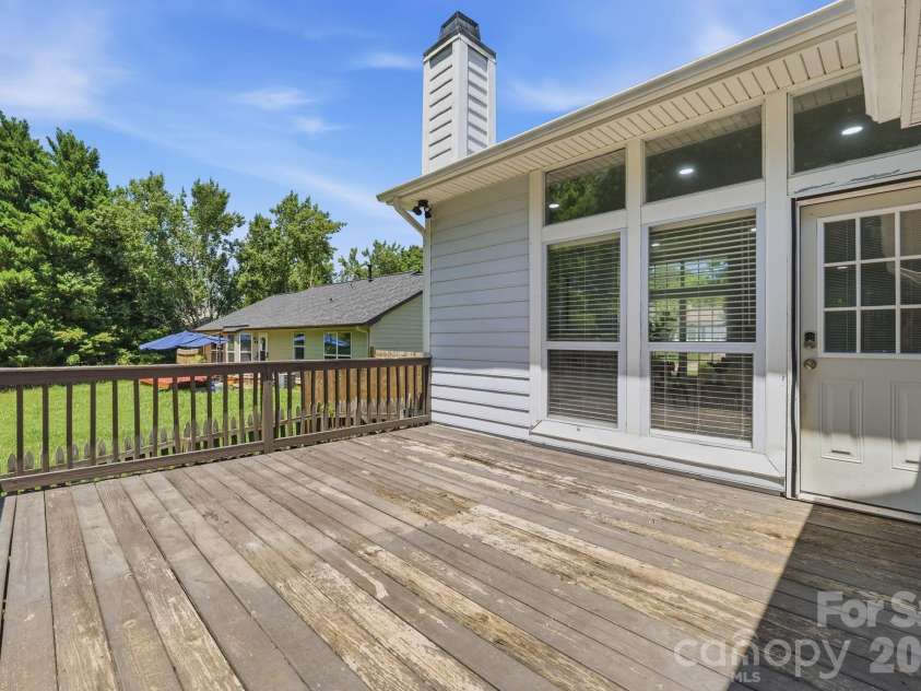 13501 Krislyn Woods Place, Charlotte, NC 28278.  MLS# CAR4388045, YatesRealty ID 28467. 